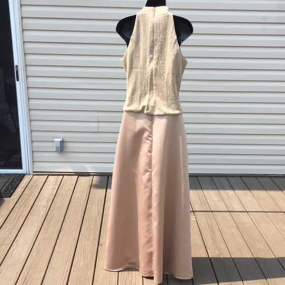 4 / $15 Dave & Johnny women’s gold skirt, top and shawl outfit - Picture 4 of 10